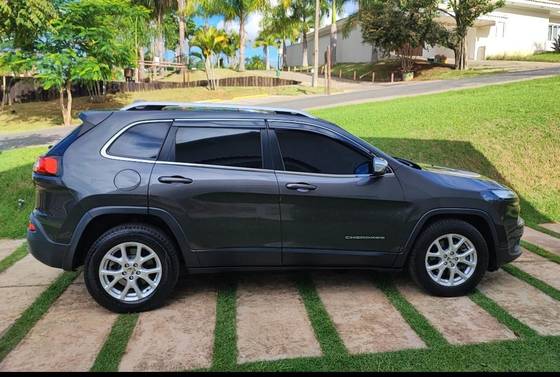 JEEP CHEROKEE 3.2 LONGITUDE 4X4 V6 24V GASOLINA 4P AUTOMÁTICO